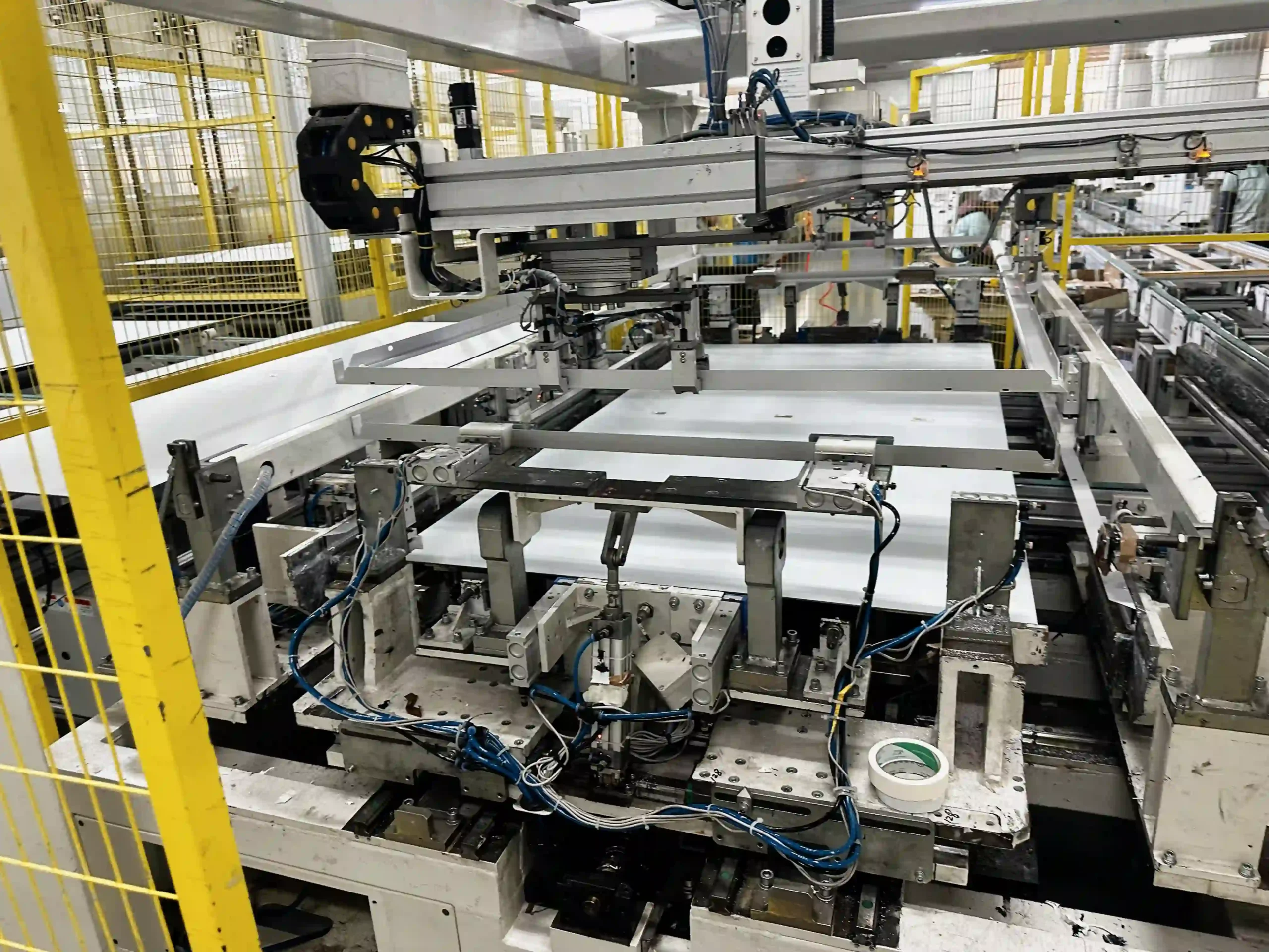 Automatic framing machine for photovoltaic solar panels