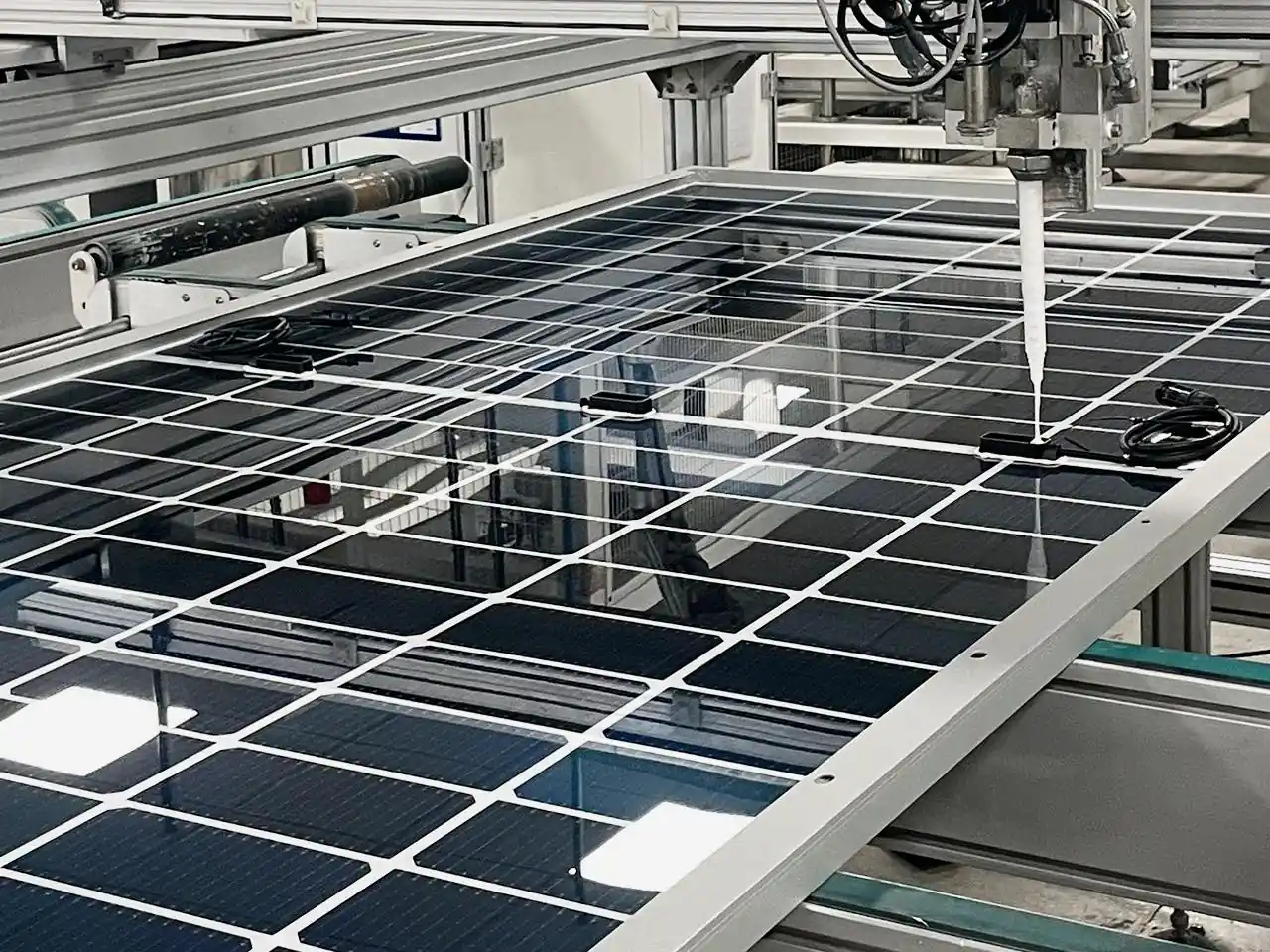 Automatic gluing process for solar panel module production