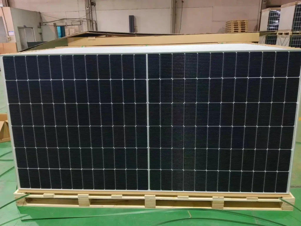 Monocrystalline solar panel, black mono PV module for home rooftop solar power system
